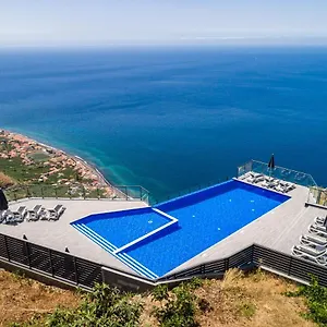 https://sunset-cliff-villa-1-by-ourmadeira.madeira-islandshotels.com